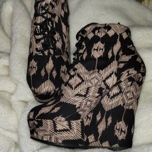CR Wedge Aztec Boots New